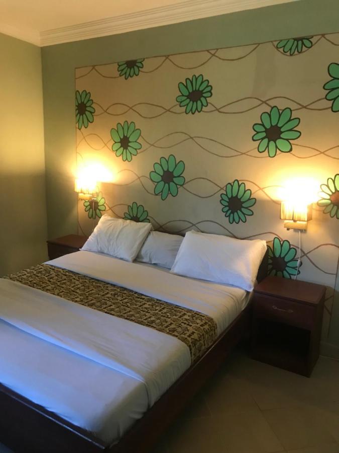 Bamboo Garden Hotel Серекунда Экстерьер фото