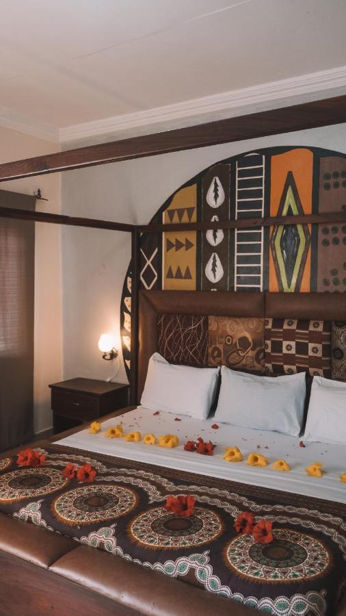 Bamboo Garden Hotel Серекунда Экстерьер фото