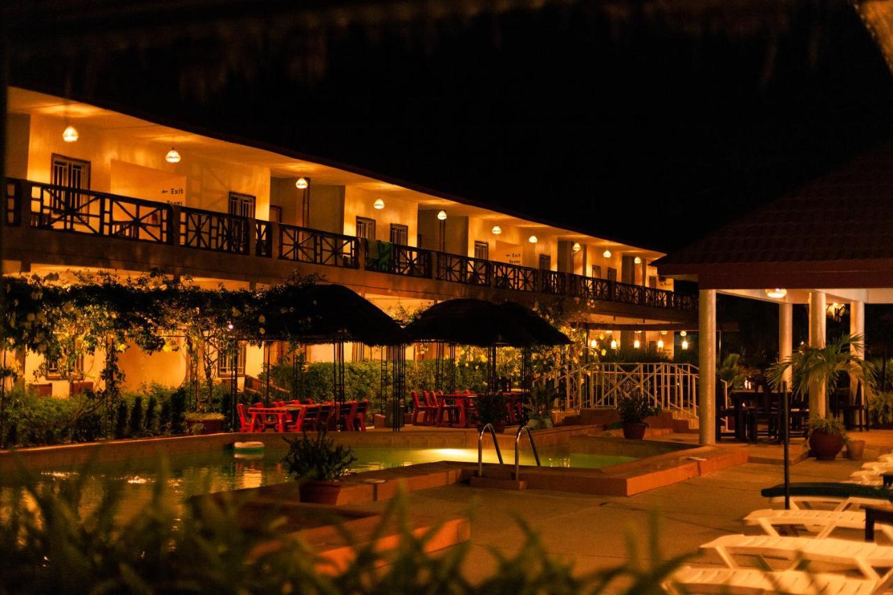 Bamboo Garden Hotel Серекунда Экстерьер фото