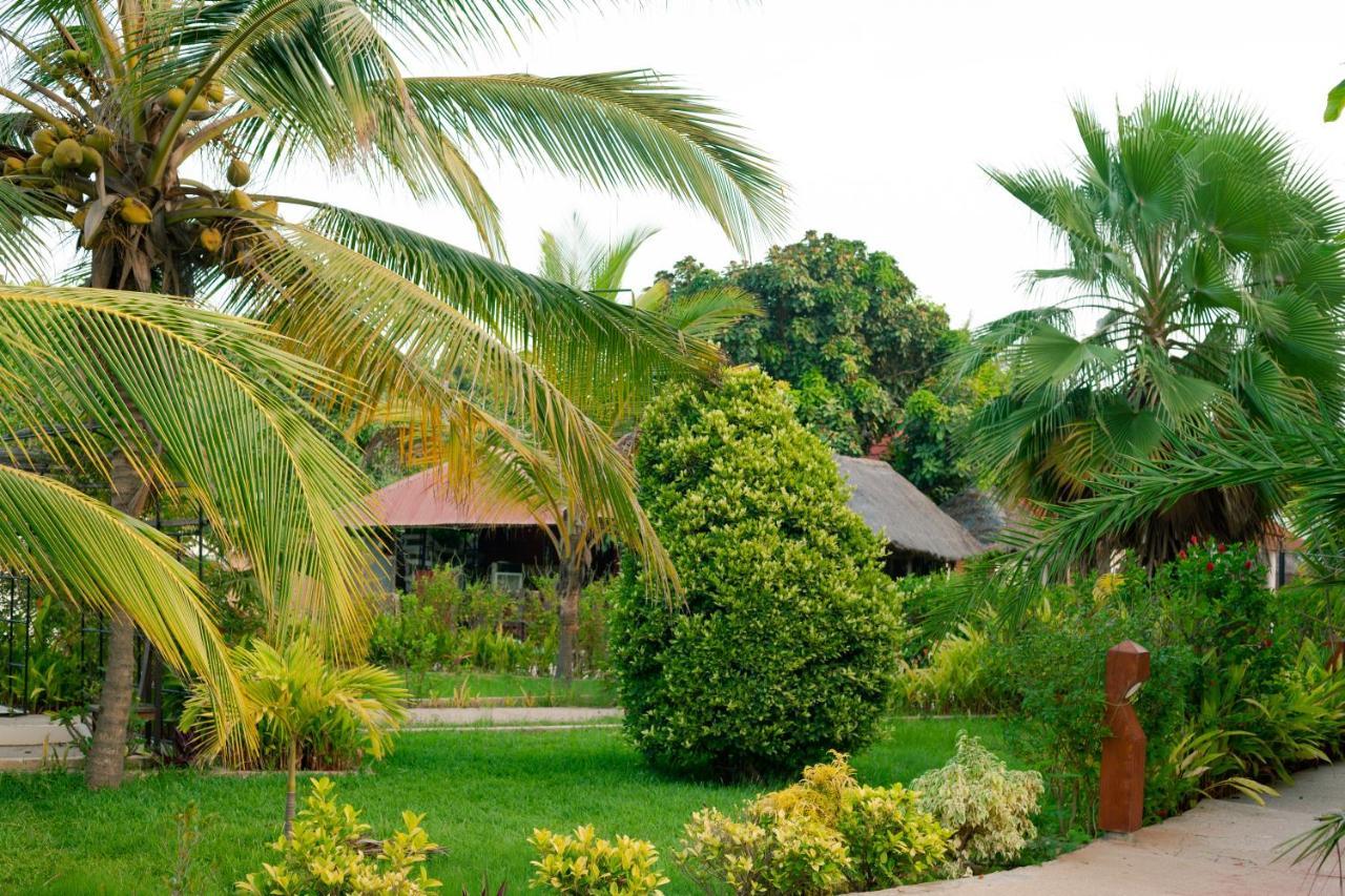 Bamboo Garden Hotel Серекунда Экстерьер фото