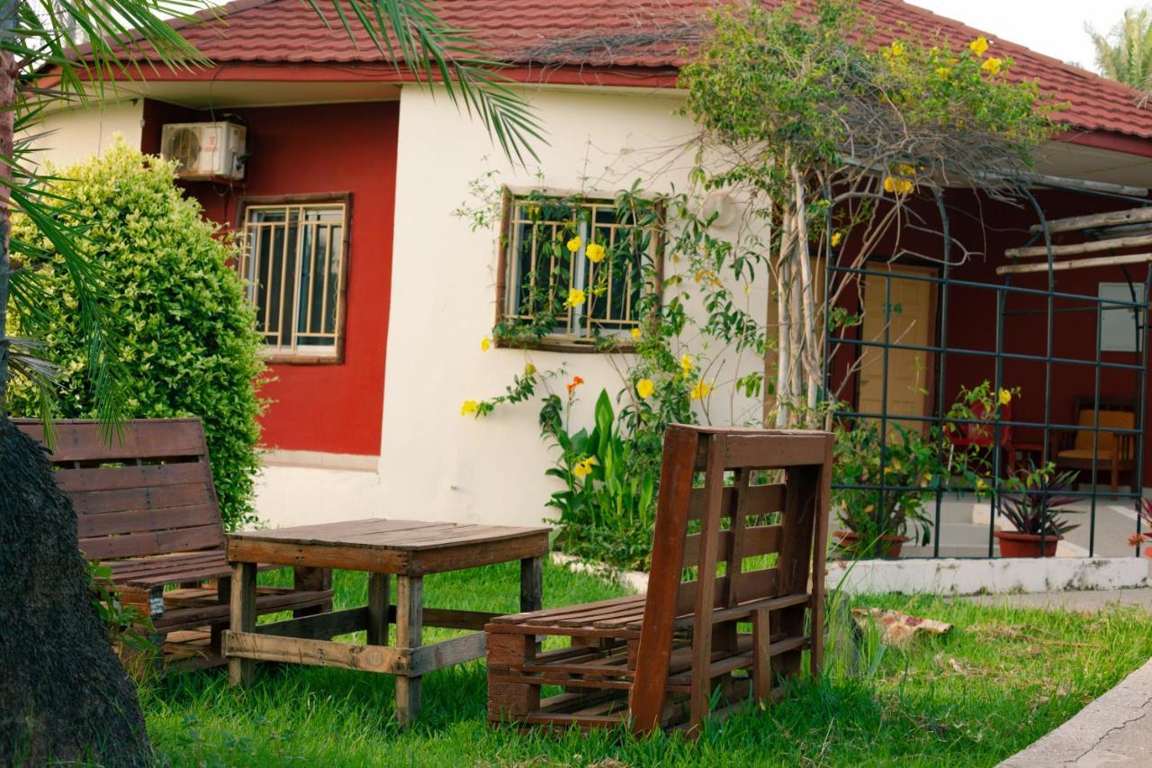 Bamboo Garden Hotel Серекунда Экстерьер фото