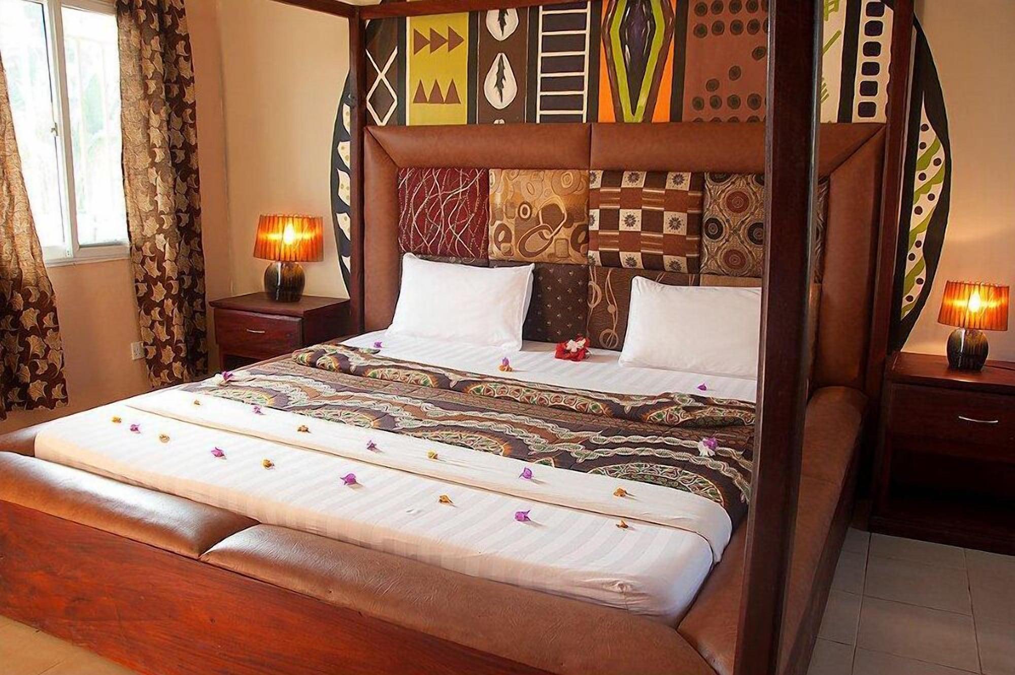 Bamboo Garden Hotel Серекунда Экстерьер фото